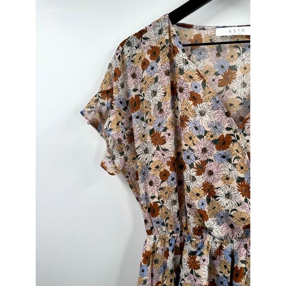 ASTR The Label Floral Tiered Ruffle Mini Dress Size Medium - Picture 3 of 7